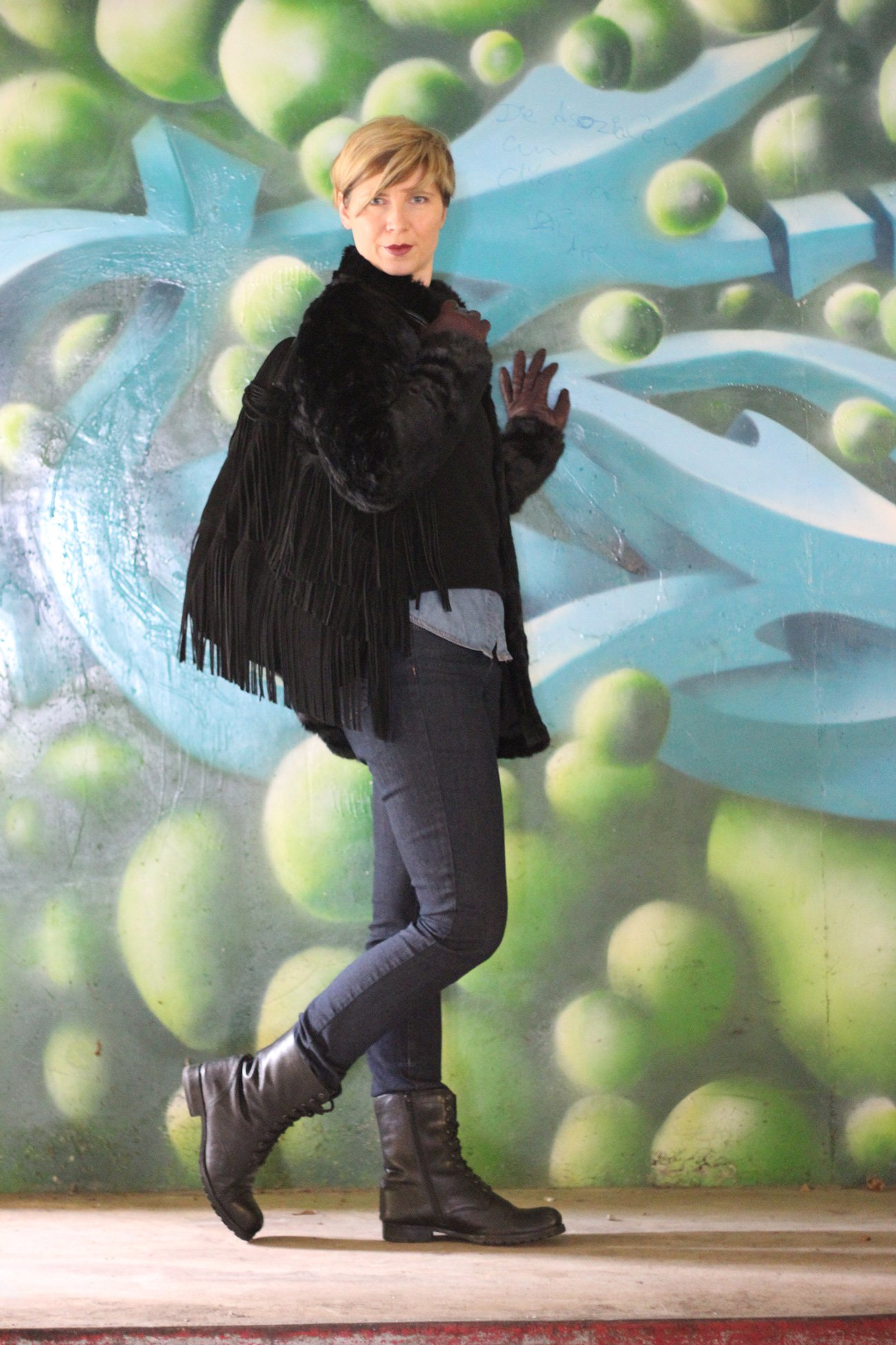 IMG_8335a_Schwarz_Blau_Fringe_FakeFur_Only_NYDJ_jeansallover