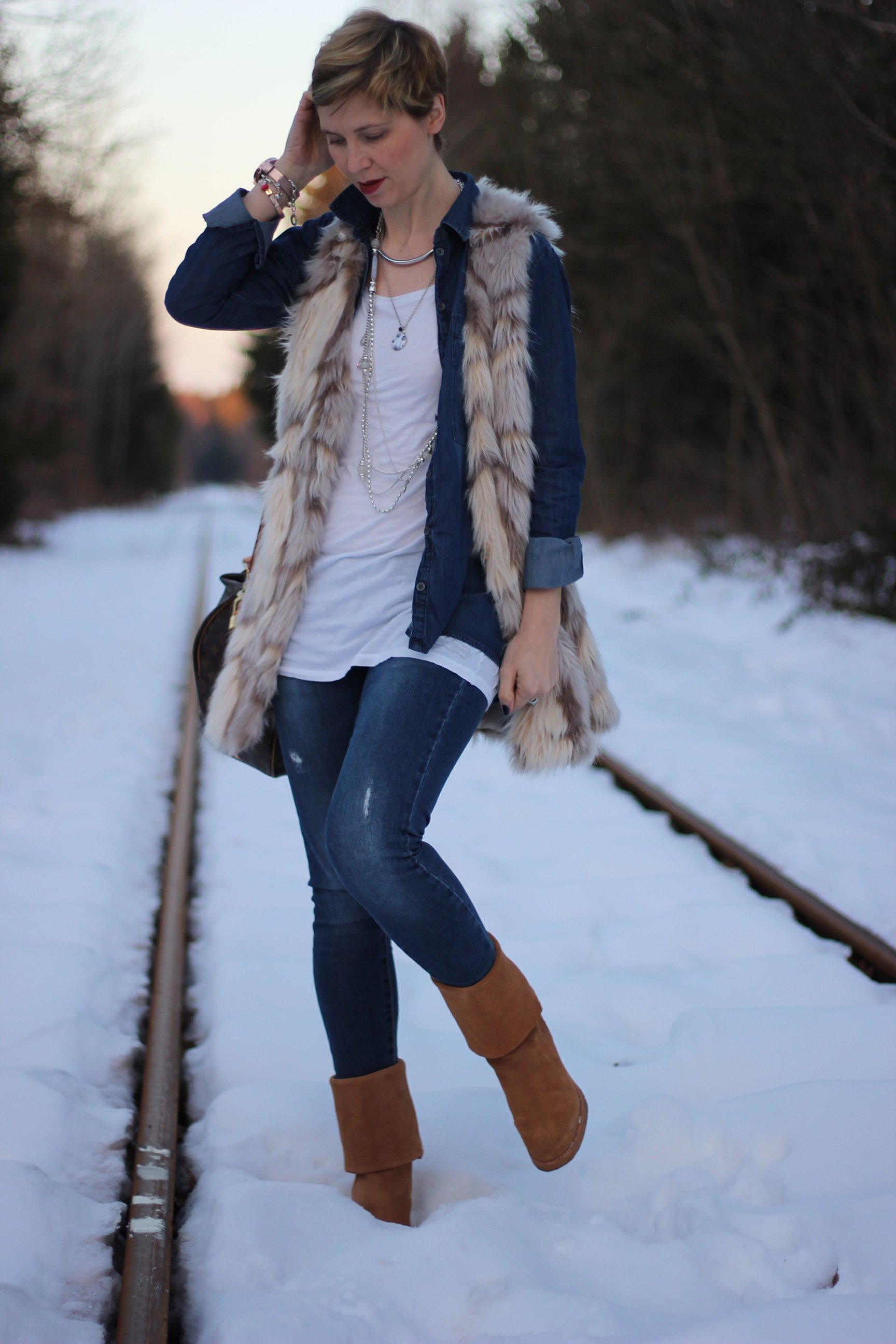 IMG_9949a_OnlyJeans_FakeFurCream_MarcoPolo_UGGs_Winter