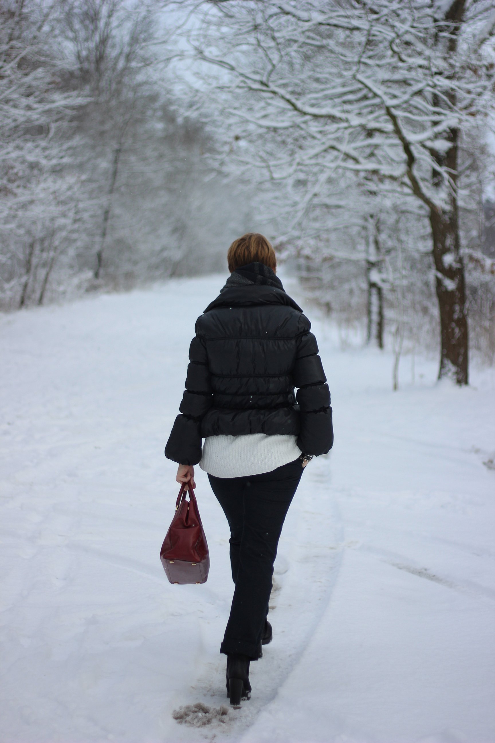 IMG_2507_blackandwhite_cap_Muetze_Oui_Pullover_Daunenjacke_Felmini_Boots_MichaelKors_ConnyDoll_AHemadundahos