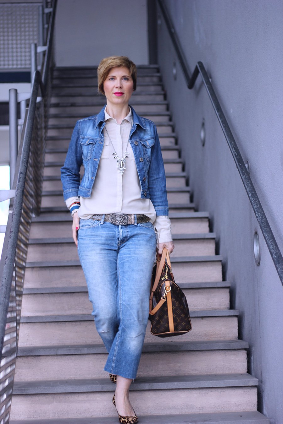 Denim, Trenchweste, ärmelloser Trench, denim allover, Jeansjacke, Leomuster, Pumps, Louis Vuitton, Michaelkors