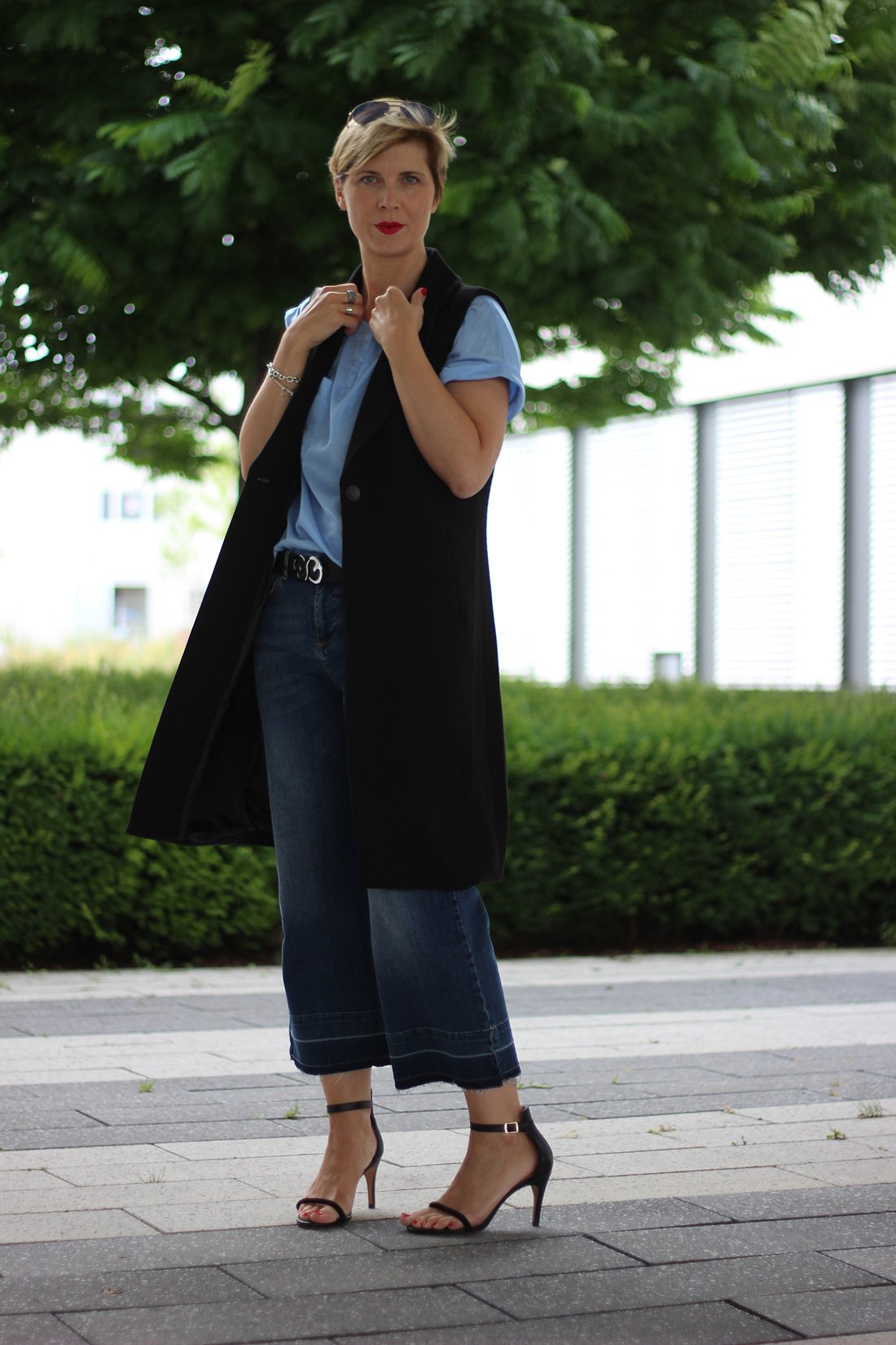 WENZ, Amy Vermont, cropped Jeans, Conny Doll, long Vest, lange Weste, Shirt, Hellblau, Sandalen, ü40Blog, Fashionblog