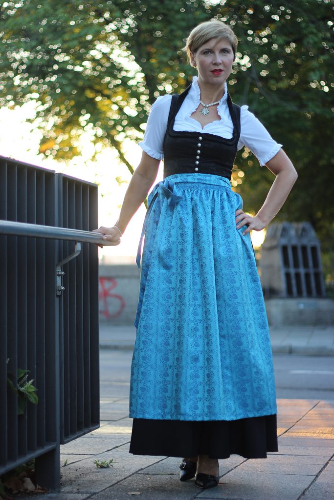 Dirndlschürze, Dirndl, Trachtenmanufaktur, München, Wiesn2016, Oktoberfest, Conny, Doll, Hackerbrücke, Sonnenaufgang