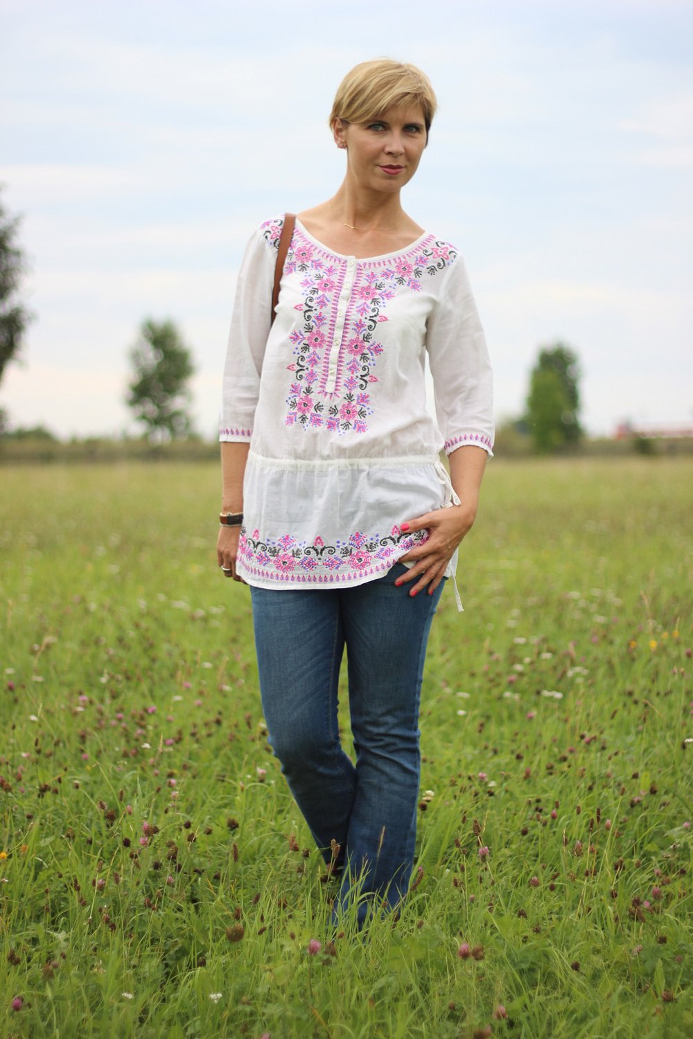 Boho-Bluse, Blumenkind, ausgestellt Jeans, Stickerei, Fransentasche, Zara, Asos, Only, Conny Doll