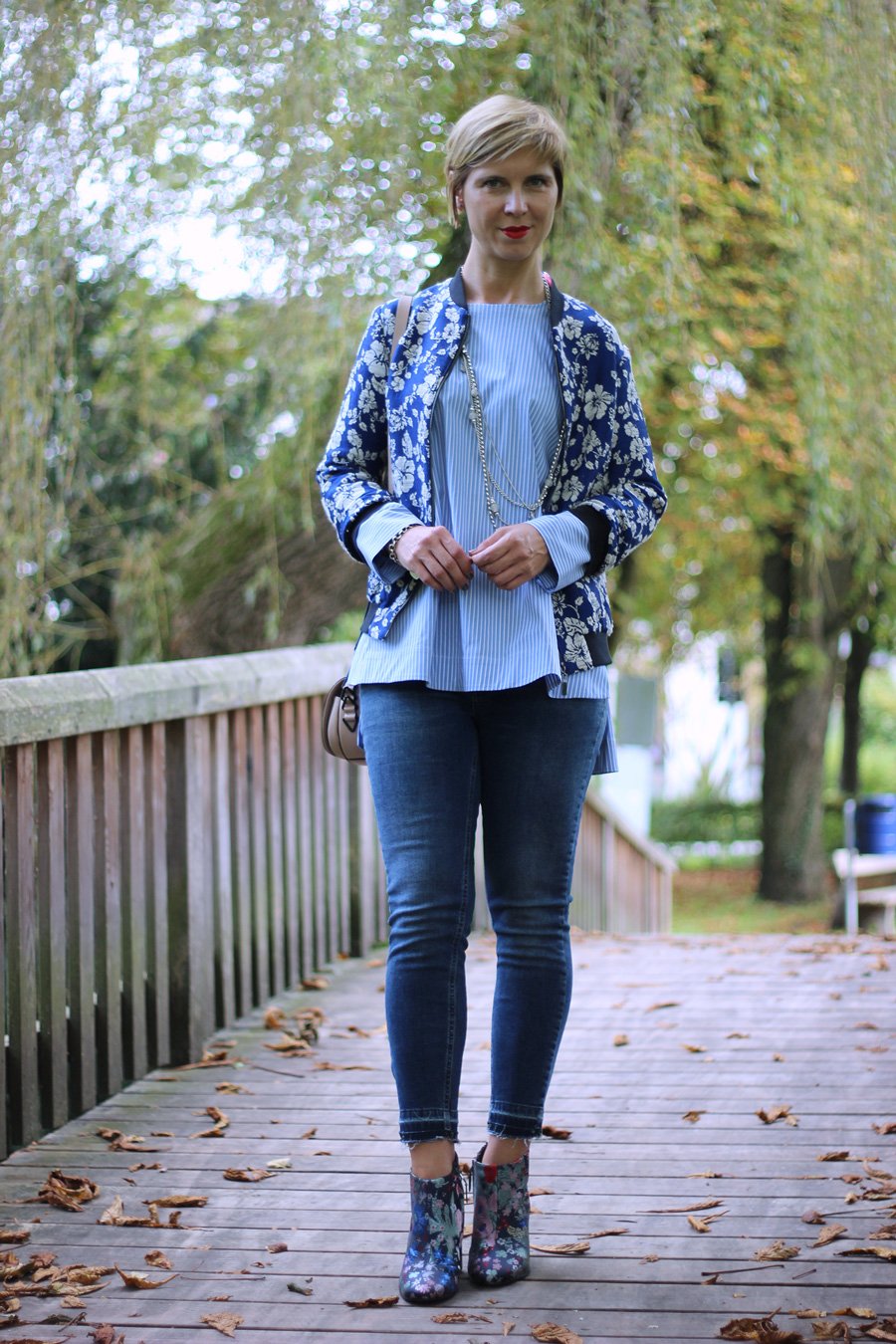 Ankle-Jeans, Ankle-Boots, Streifenbluse, Zara, Sam Edelman, Blau, Conny Doll, Herbstlook