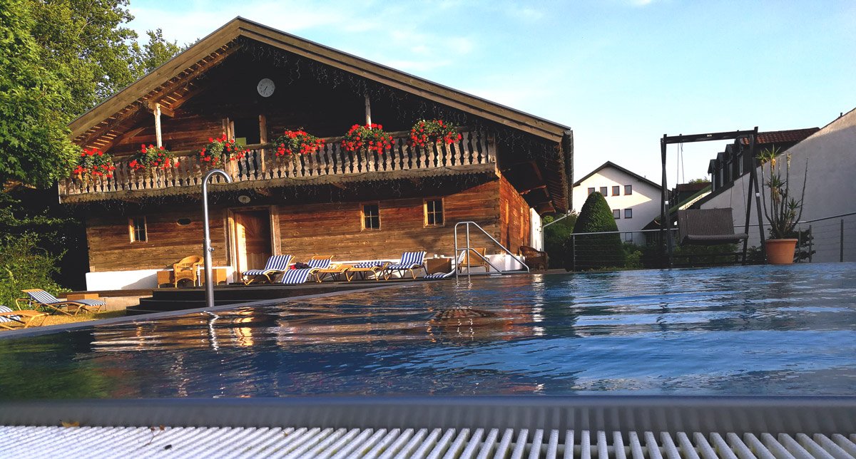 Hotel Drei Quellen Therme, Pool mit Blick auf den Saunastadl