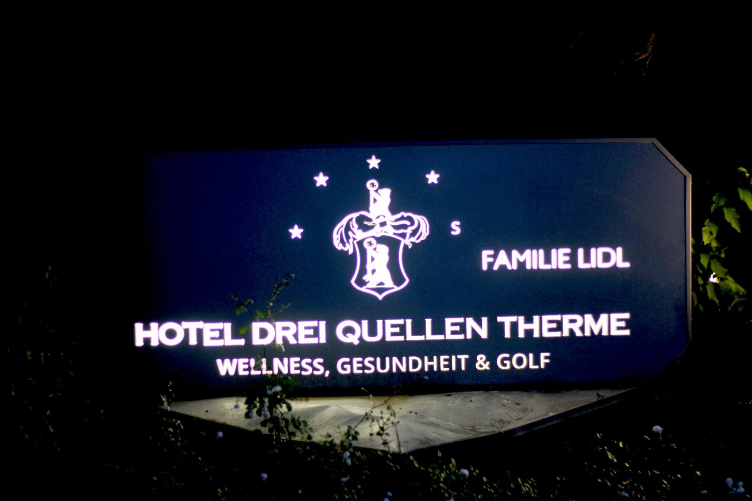 Hotel Drei Quellen Therme, Eingang, Hintereingang, Schild