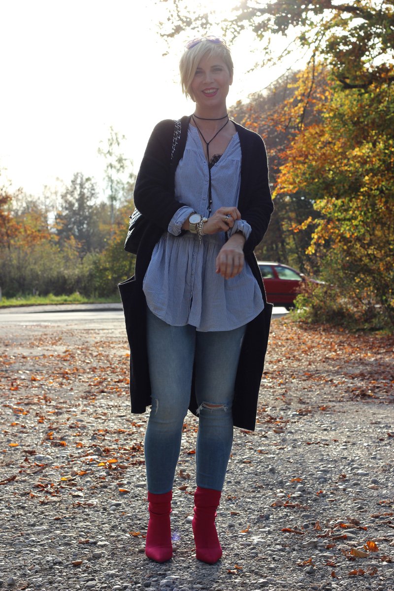 Kuschelcardigan und Sockenstiefeletten, Denim, Casual, Longcardigan, Longlbuse, Herbstlook2017, Conny Doll, 40plus Blogger