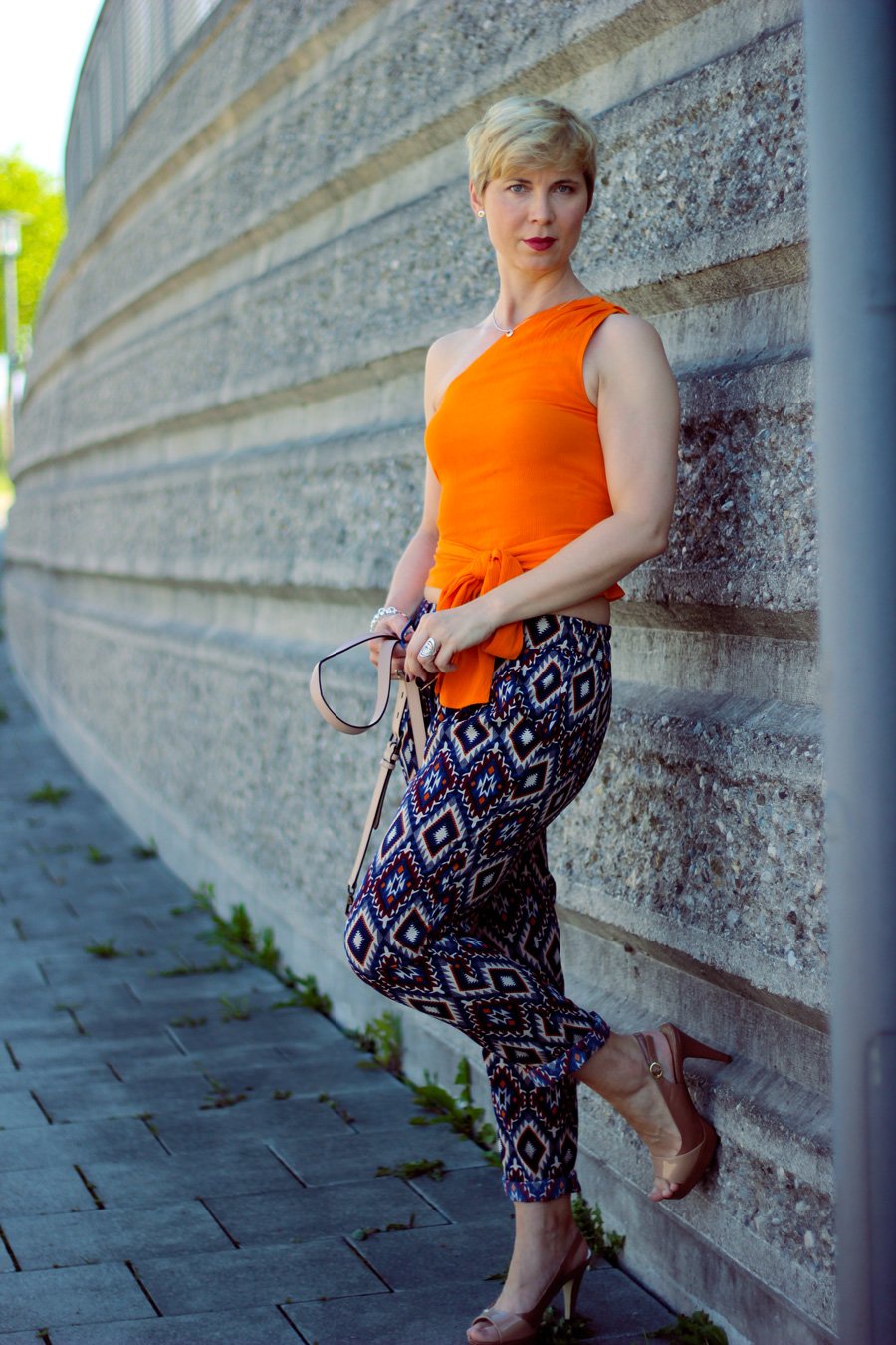 Conny Doll Lifestyle: Wickeltop in Orange, Ethno-Muster, Sommerlook, Pumps