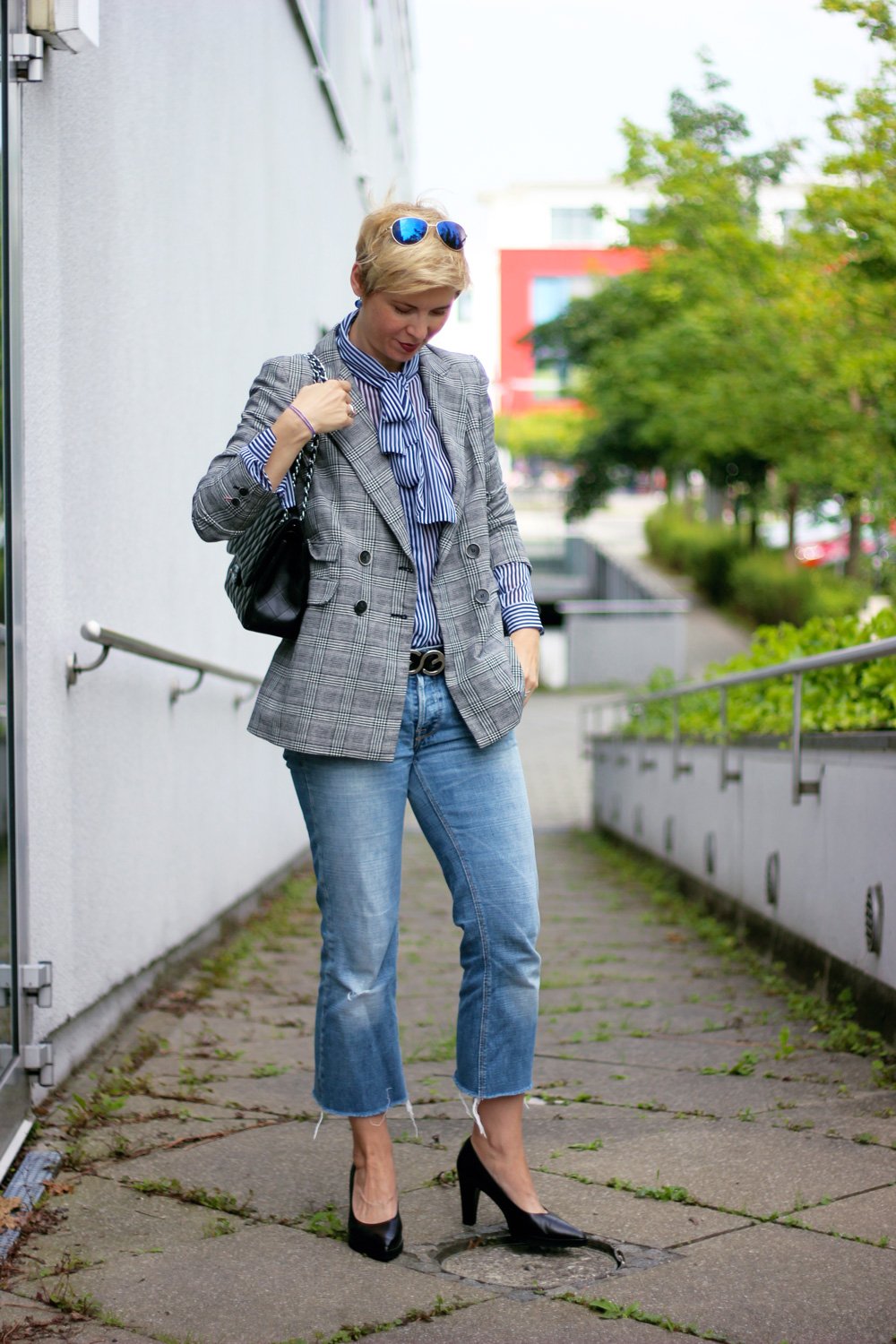 Conny Doll Lifestyle: Glencheck und Streifen, Denim, casual, pumps, business-styling