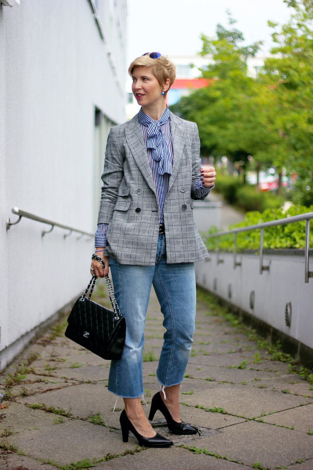 Conny Doll Lifestyle: Glencheck und Streifen, Denim, casual, pumps, business-styling