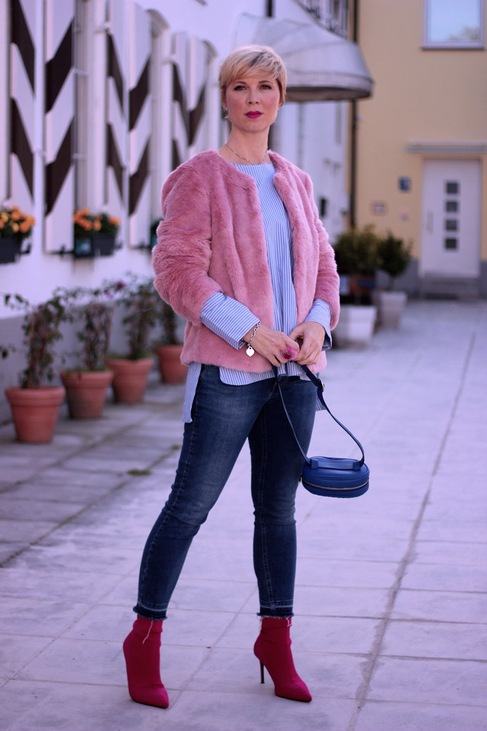 Rosa und Hellblau - Fakefur im Herbst und die Werbestrategie der Fashionbranche