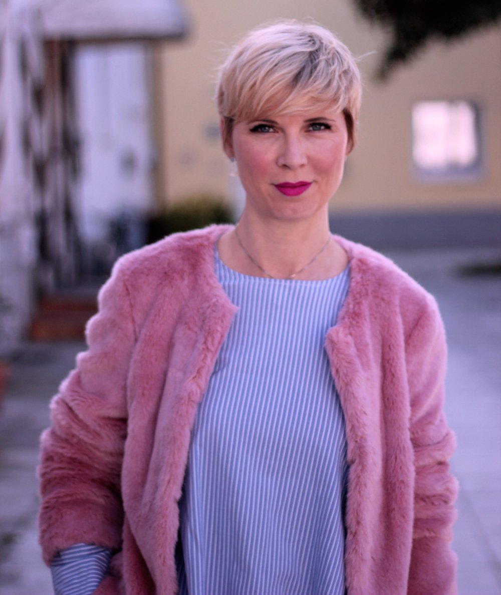 Rosa und Hellblau - Fakefur im Herbst und die Werbestrategie der Fashionbranche