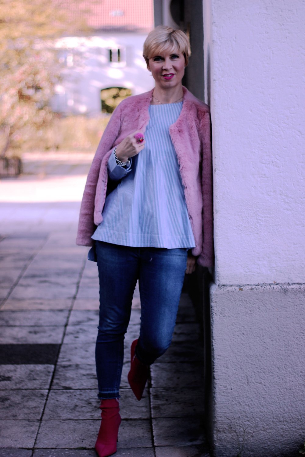 Rosa und Hellblau - Fakefur im Herbst und die Werbestrategie der Fashionbranche