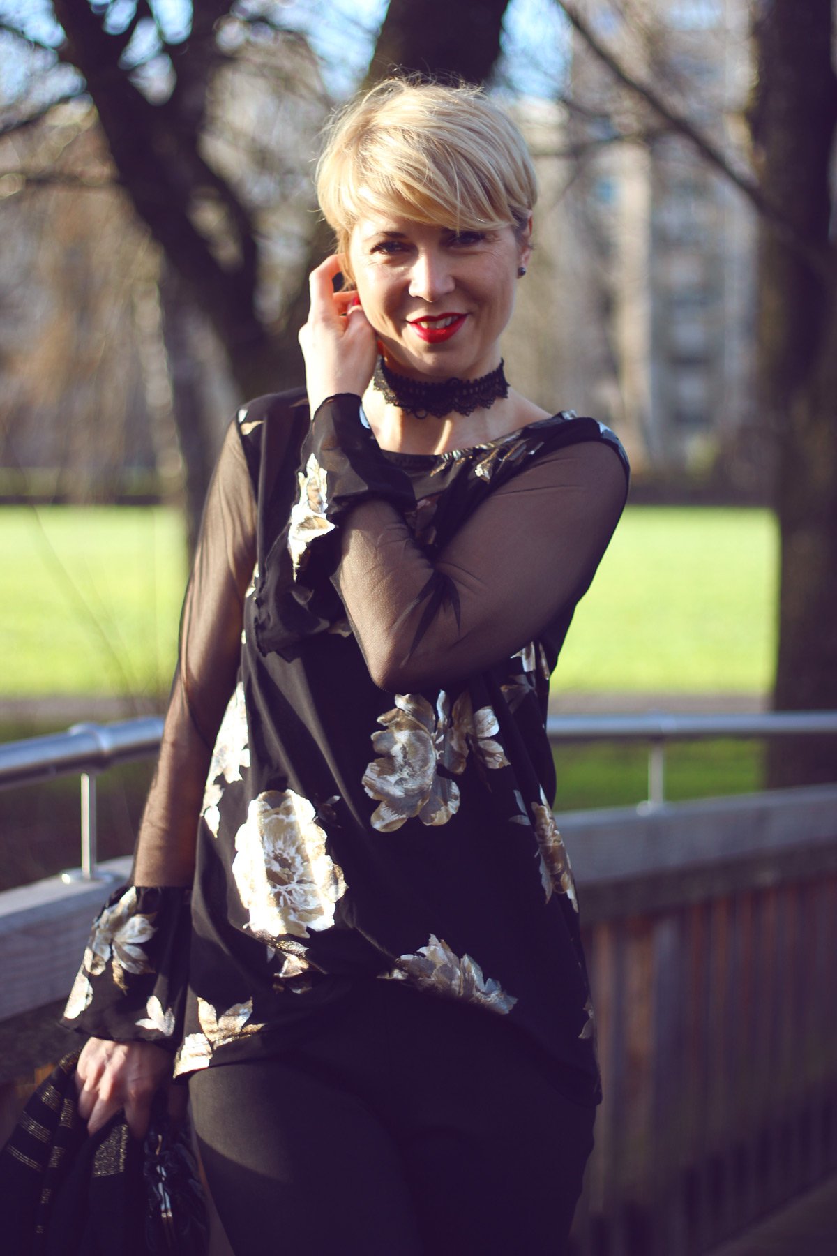 conny doll lifestyle: Silvesteroutfit - Schwarz, Gold, Leder, Transparenz und Gewinnspiel, was trage ich zum Jahreswechsel?