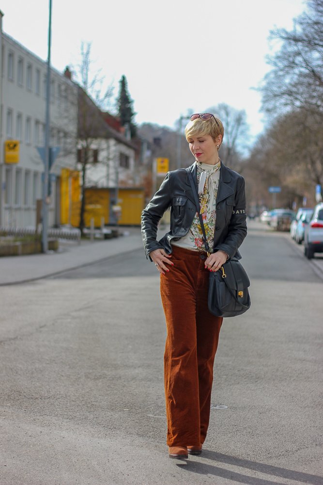 conny doll lifestyle: Wie vermeide ich Spontankäufe - meine Tipps. Der Look: Cordhose und Schluppenbluse