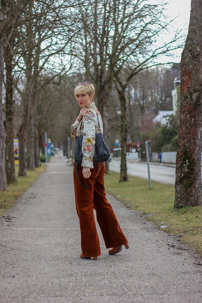 conny doll lifestyle: Wie vermeide ich Spontankäufe - meine Tipps. Der Look: Cordhose und Schluppenbluse