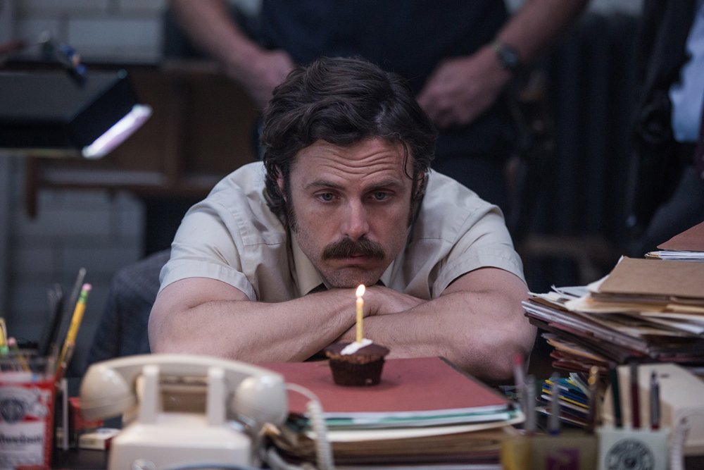 conny doll lifestyle: Casey Affleck als Polizist 