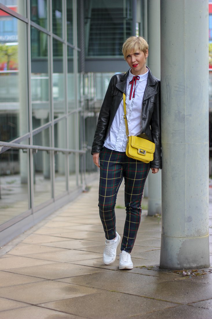 conny doll lifestyle: Aufgemerkt: Heute gibt's ein Dankeschön von sego, Tartan, Karomuster, sportlicher Look, casual, Sneaker