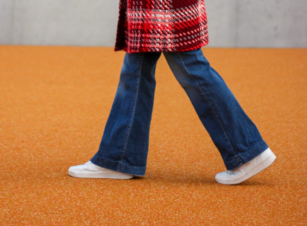conny doll lifestyle: flared leg, hosenbein, denim, high waist vs. low waist