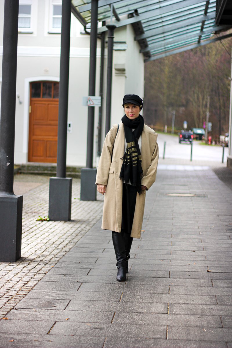 conny doll lifestyle: Mantel, Winterlook, Schal, Stiefel, Kappe