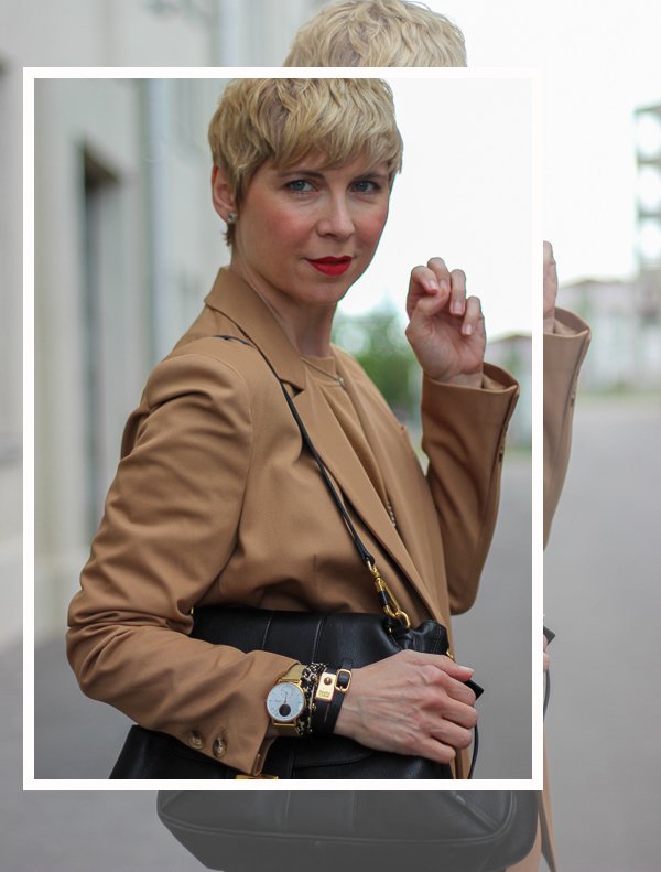 conny-doll-lifestyle: Blazer sind auch 2020 total angesagt, cognac, schwarz, Lederhose, Sneaker