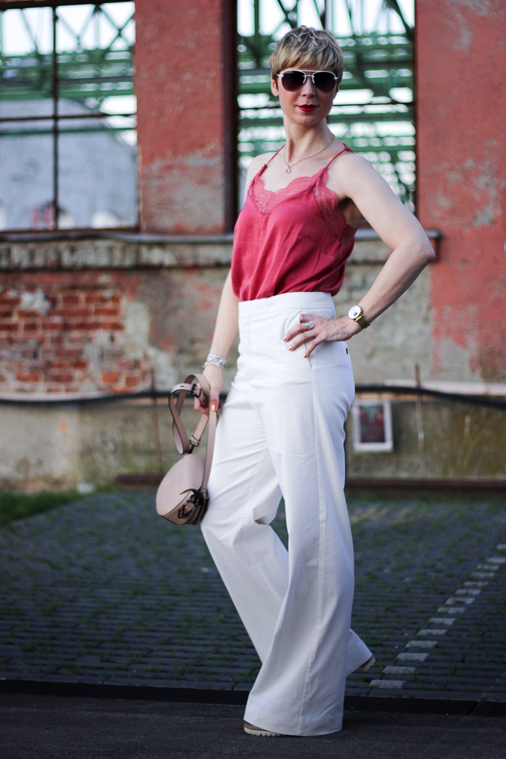 Hose mit weitem Bein und Top mit Spitze - ein Sommerlook