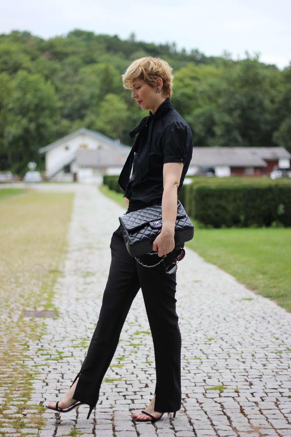 conny doll lifestyle: Stylinginspiration, Schluppenbluse, schwarz, all black, Spätsommerlook