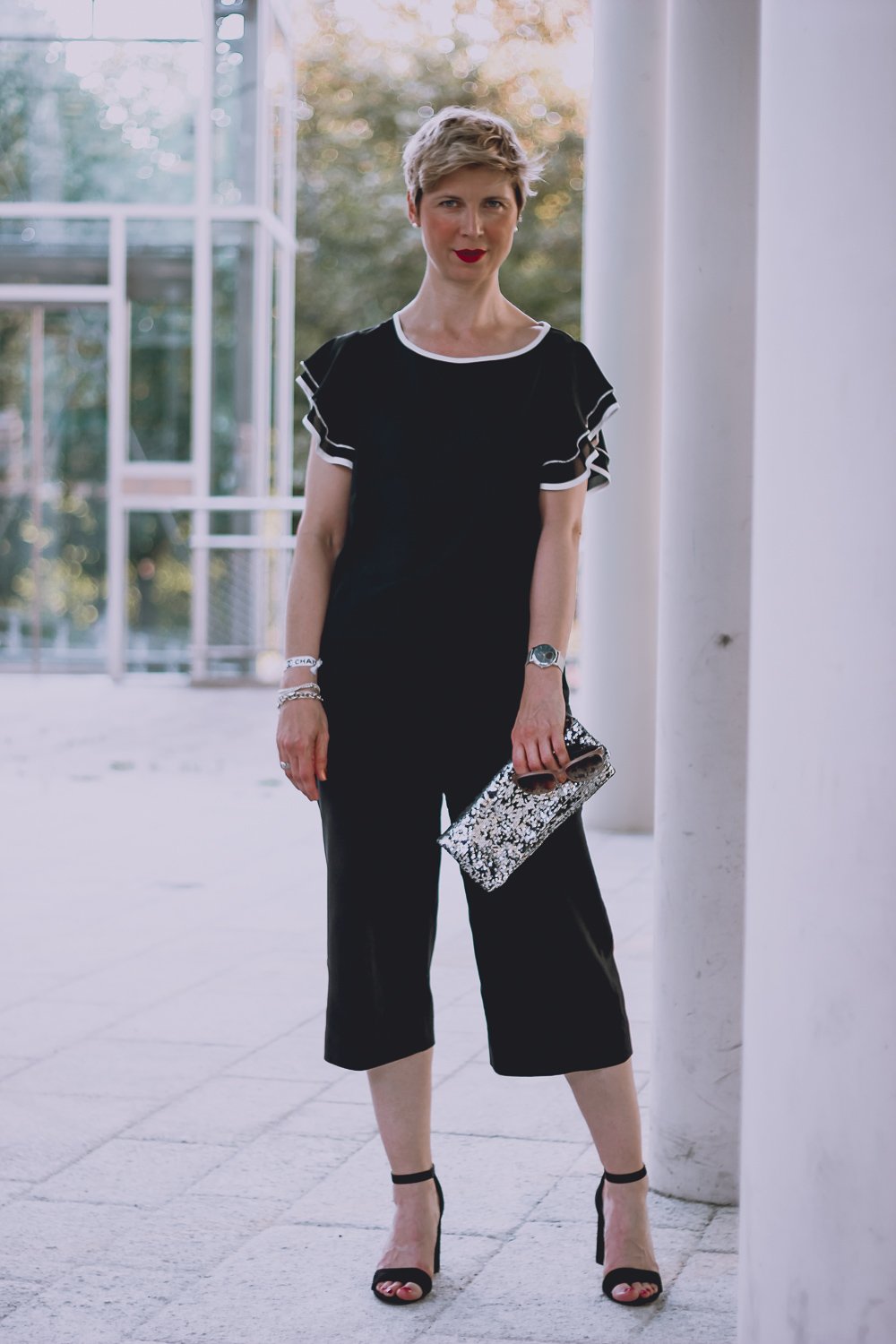 conny doll lifestyle: Culottes - die perfekte Hose für den Sommer - ein Look in schwarz-weiß