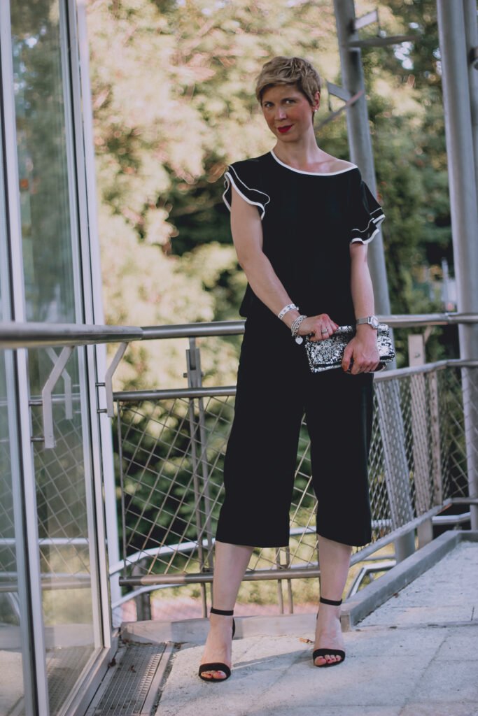 conny doll lifestyle: Culottes - die perfekte Hose für den Sommer - ein Look in schwarz-weiß