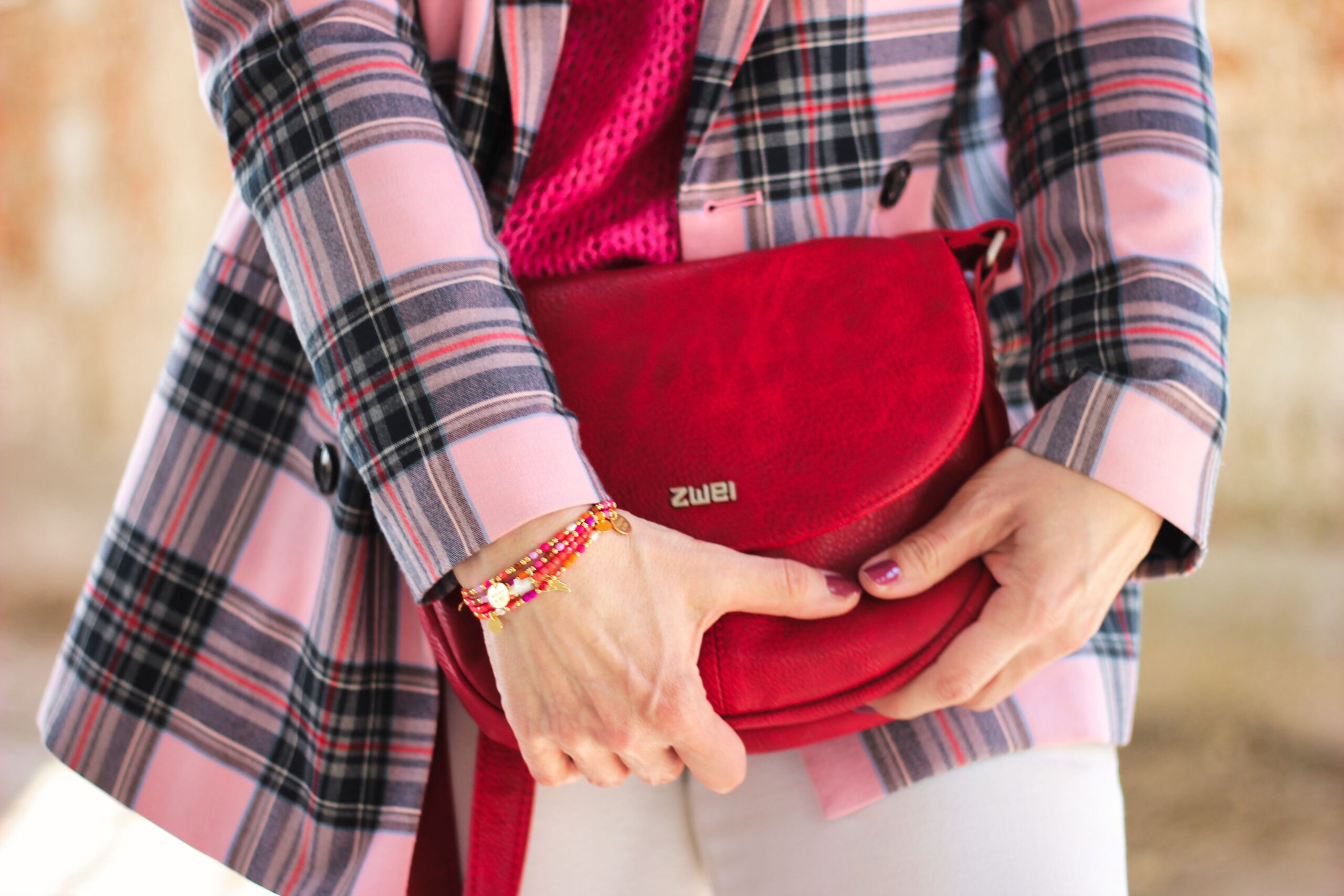 conny doll lifestyle: karierter Blazer, rot und pink, 