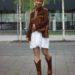 conny doll lifestyle: Cowboystiefel - der Trendschuh im Herbst 2022, weißes Kleid mit Pullunder und Lederhemd gestylt