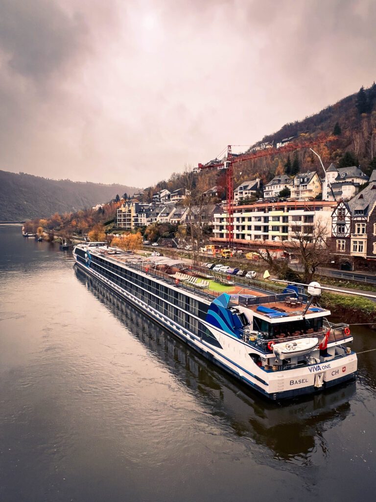 conny doll lifestyle: Die VIVA ONE auf der Mosel am Liegeplatz in Cochem, der letzten Station der Reise. Adventszauber an der Mosel ist wirklich eine tolle Flusskreuzfahrt und absolut empfehlenswert.