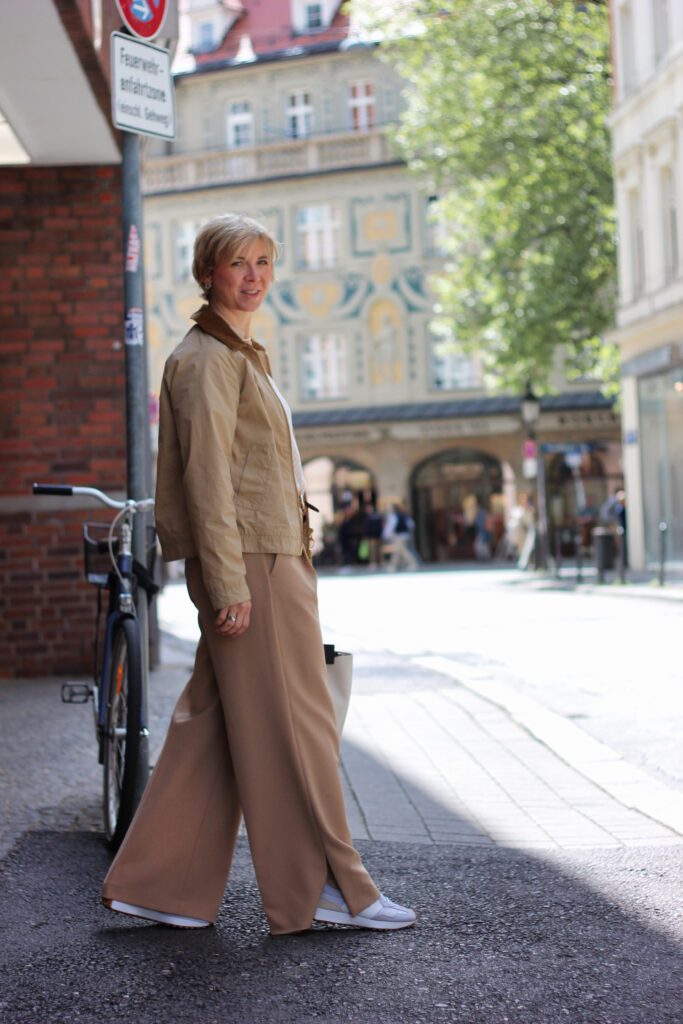 conny doll lifestyle: Lochstrick-Shirts: Trendteil im Sommer 2024