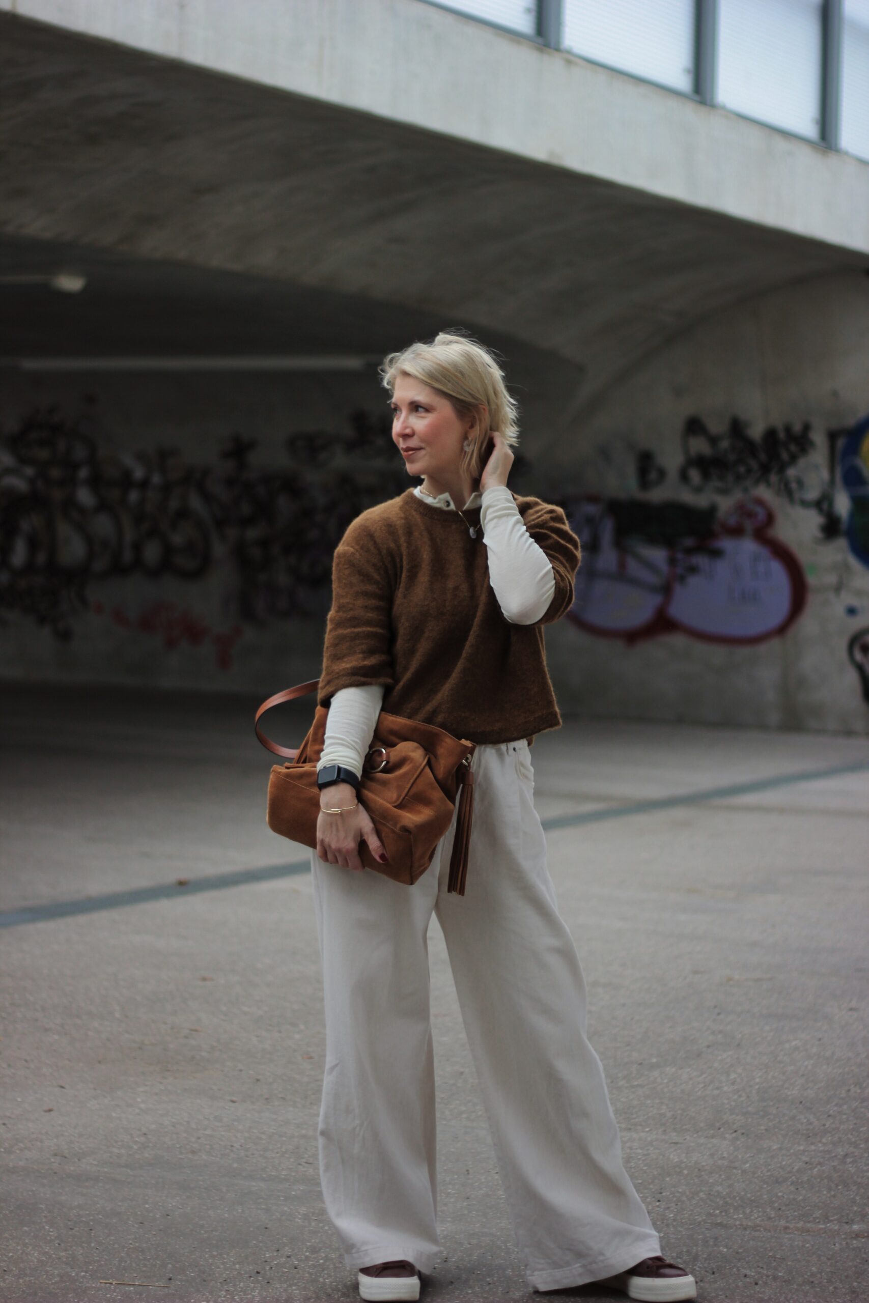 conny doll lifestyle: Mode-Blog: Winterstyle mit heller Hose - Outfitidee Strickpullover dreiviertelarm