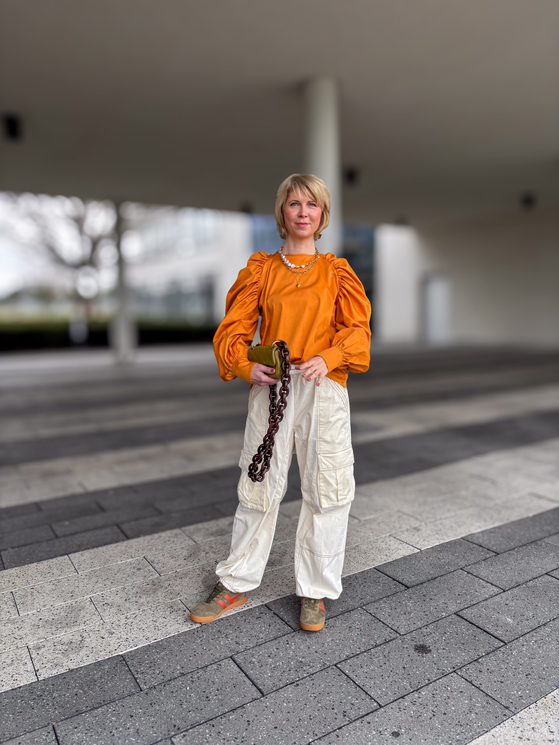 conny doll lifestyle: Orange Vibes & Outfit-Urteile
